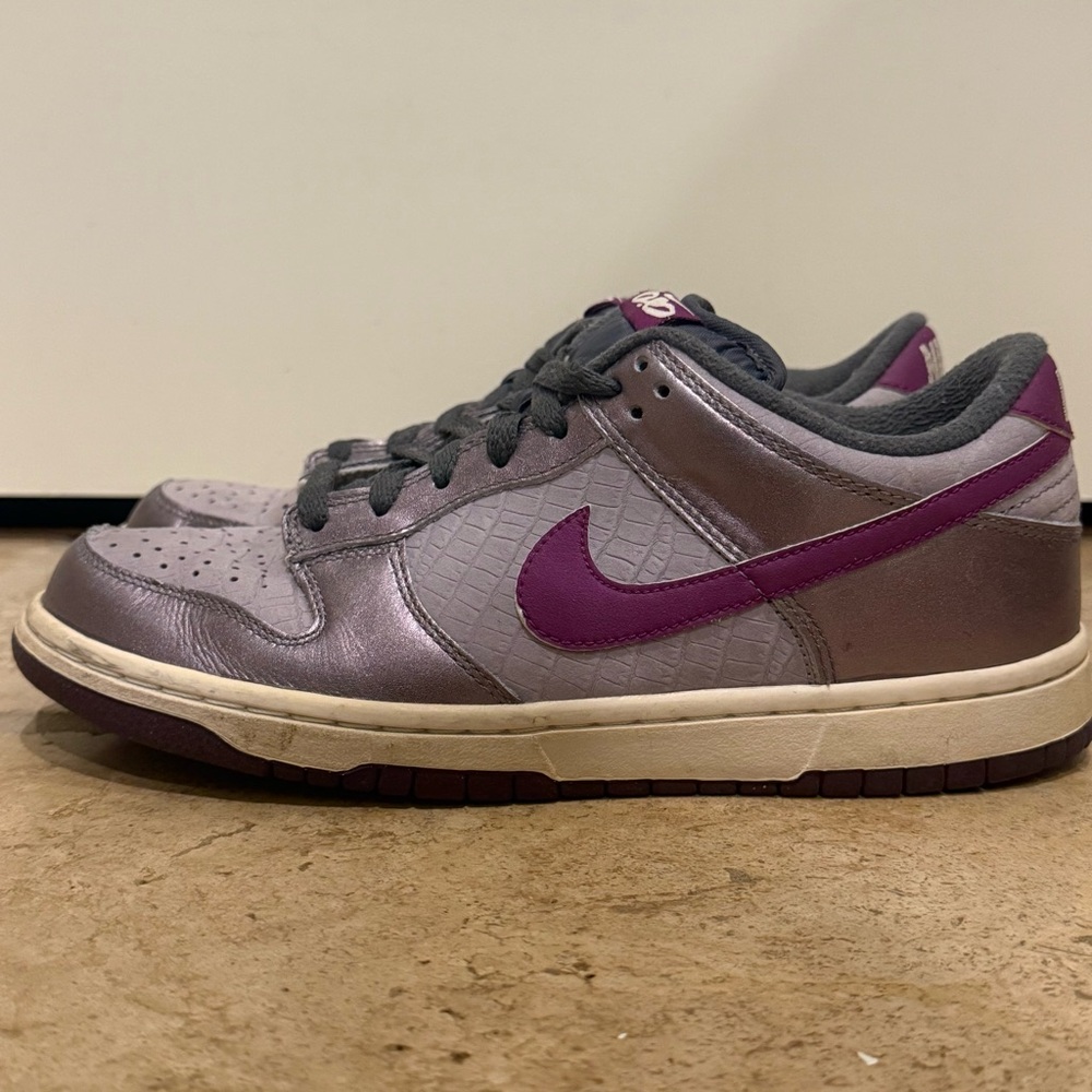 Nike Vintage Dunk Low Women’s 8 Purple Metallic Leather Sneakers 2011
